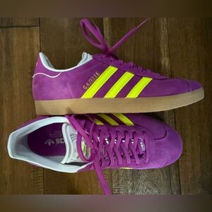 Adidas original gazelle sneaker women’s 7.5